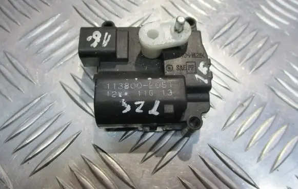 Toyota Avensis T250 Central body control module 113800-2051