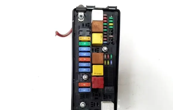 Opel Vectra C Fuse module 
