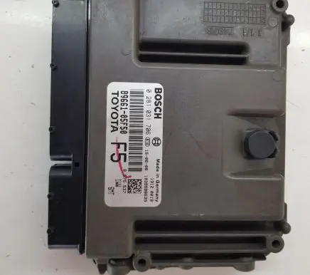 Toyota Avensis T270 Engine control unit/module 8966105F50 0281031706