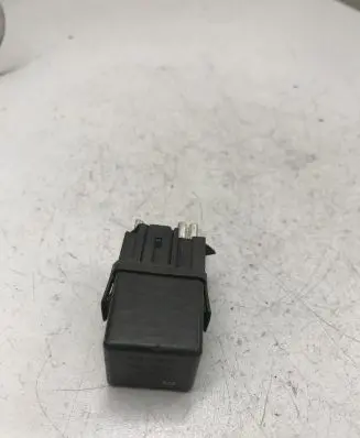 Volvo S40, V40 Other relay MB953381