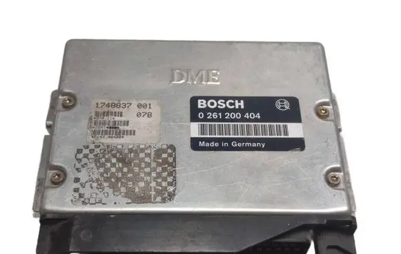 BMW 5 E34 Engine control unit/module ECU 1748837 0261200404