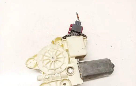 Toyota Avensis T250 Sliding door window regulator with motor 0130822032