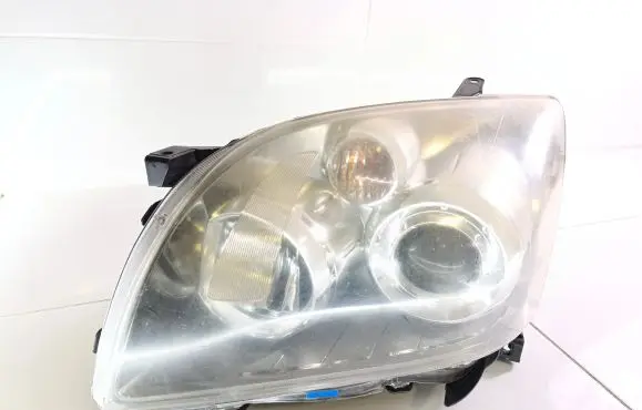 Toyota Avensis T250 Headlight/headlamp 35108