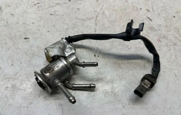 Opel Astra K AdBlue injector 55485257