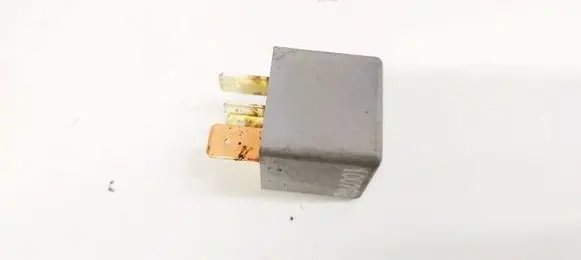 Audi A4 S4 B5 8D Other relay 8A0951253B 899578000
