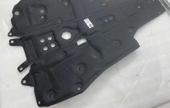 BMW i4 Sound insulation of firewall 191983 106353000111