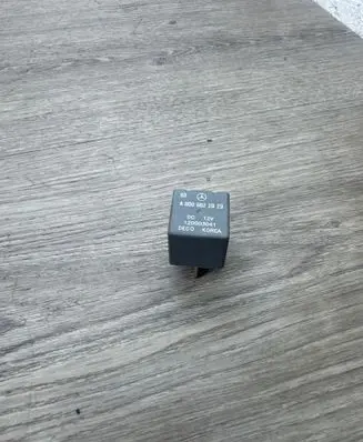 Mercedes-Benz C W205 Other relay A0009822923 120003041