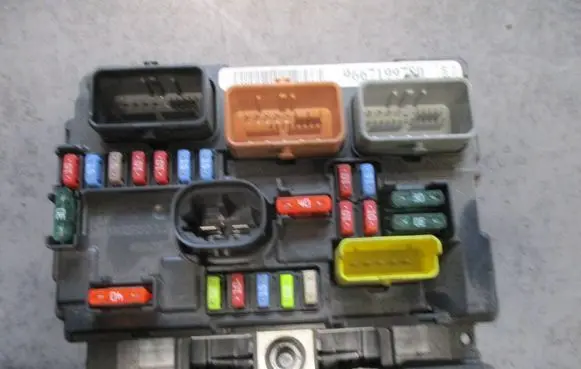 Peugeot 207 BSM Control unit 9667199780