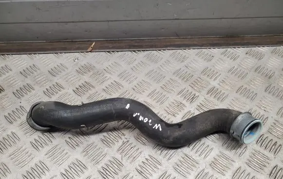Mercedes-Benz C W204 Engine coolant pipe/hose A2045013982