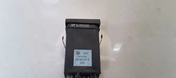 Volkswagen PASSAT B5 Windscreen/window heater switch 3B0959621B