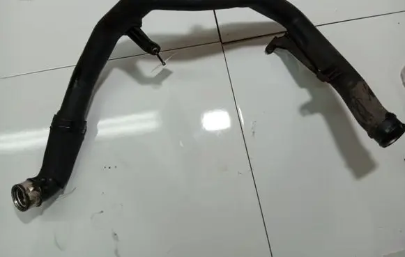 Volkswagen Polo IV 9N3 Intercooler hose/pipe
