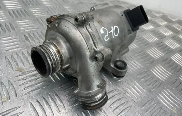 BMW 5 F10 F11 Water pump 7583836 7597715