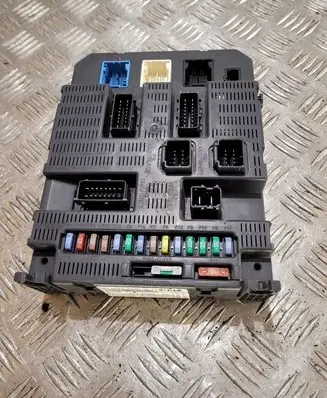 Citroen C4 I Fuse module 9663798580