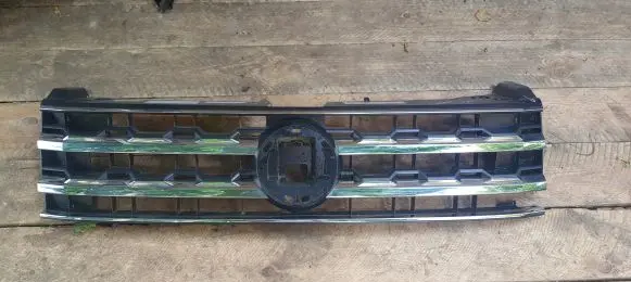 Volkswagen Atlas Front bumper upper radiator grill
