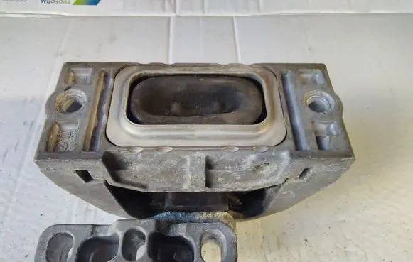Audi A3 S3 8P Engine mount bracket 1K0199262