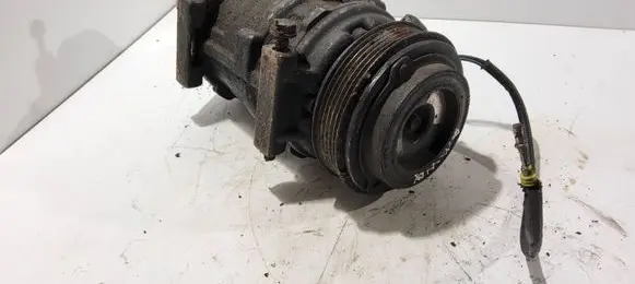 BMW 7 E38 Air conditioning (A/C) compressor (pump) 64528391880