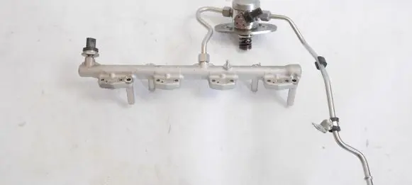 BMW 1 F40 Fuel injection high pressure pump 8631642