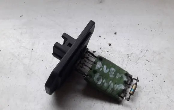 Toyota Avensis T250 Heater blower fan relay 