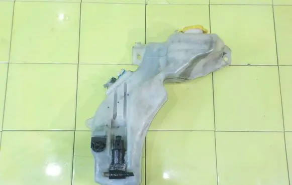 Dodge Journey Windshield washer fluid reservoir/tank 05116307AA 17AB100