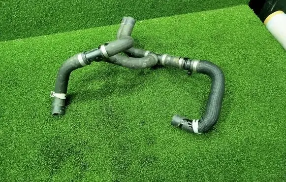 Renault Arkana Engine coolant pipe/hose 924004356R HSRZ01377 HSRZ02111