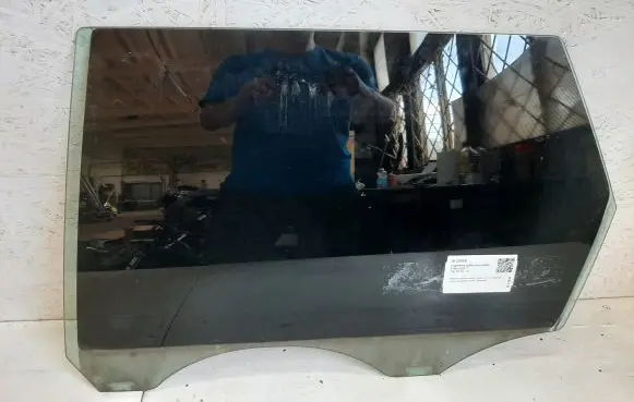 Volvo V50 Rear door window glass