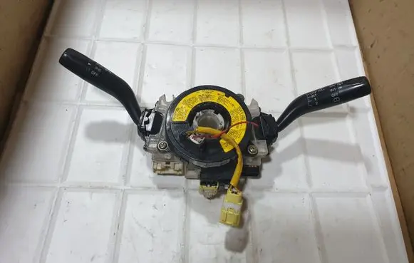 Mazda 323 F Wiper turn signal indicator stalk/switch 17B366