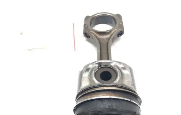 Toyota Corolla E120 E130 Piston with connecting rod 2AD-FTV
