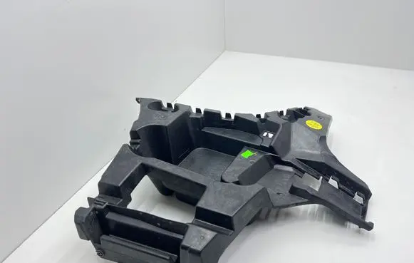 Rear bumper mounting bracket