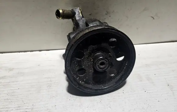 Ford Focus Power steering pump XS4E3A733AC