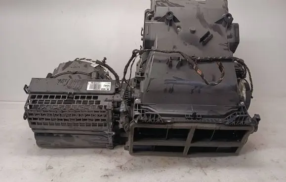Chevrolet Volt I Interior heater climate box assembly 20897787