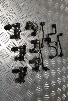 Land Rover Discovery 3 - LR3 Fuel injector supply line/pipe 