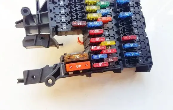 Mercedes-Benz E W210 Fuse box set 2105453340