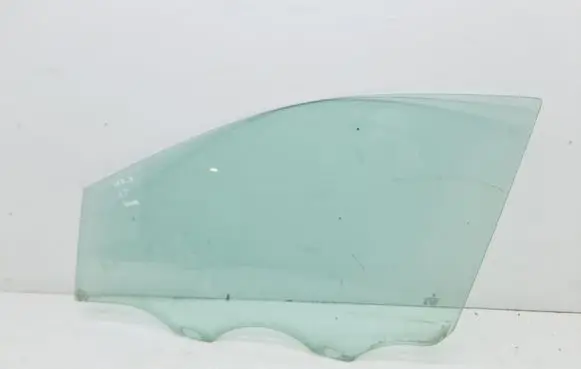 Mercedes-Benz B W246 W242 Front door window glass four-door