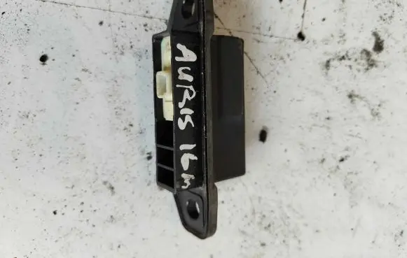Toyota Auris E180 Tailgate/boot open switch button 