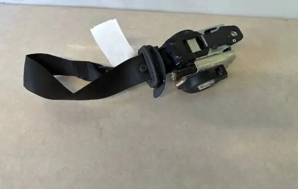 Mercedes-Benz GLC C253 Front seatbelt 635374900