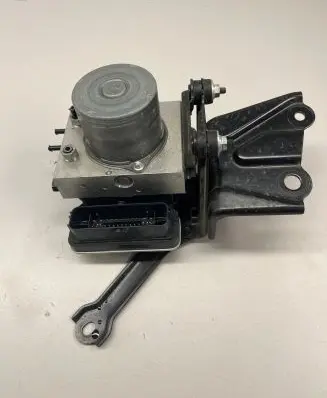 Toyota Yaris XP210 ABS Pump 0510298 3330A20009 2330A20009