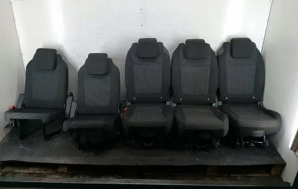 Peugeot 5008 Second row seats 