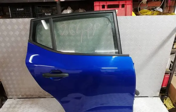 Dacia Sandero Rear door