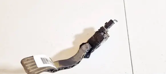 Accelerator throttle pedal