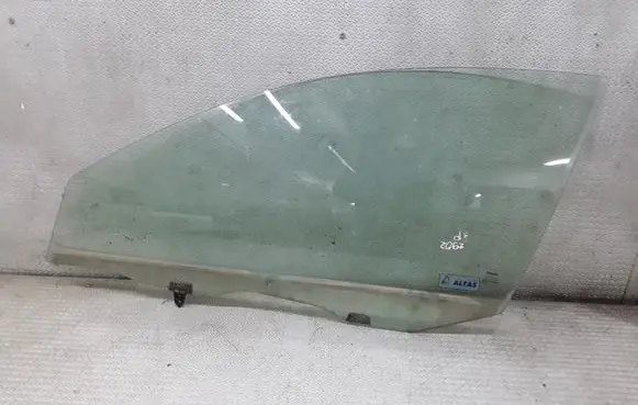 Nissan Primera Front door window glass four-door