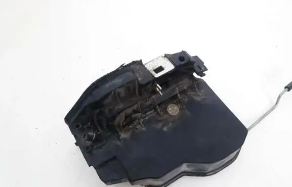 BMW X3 E83 Front door lock 7154619