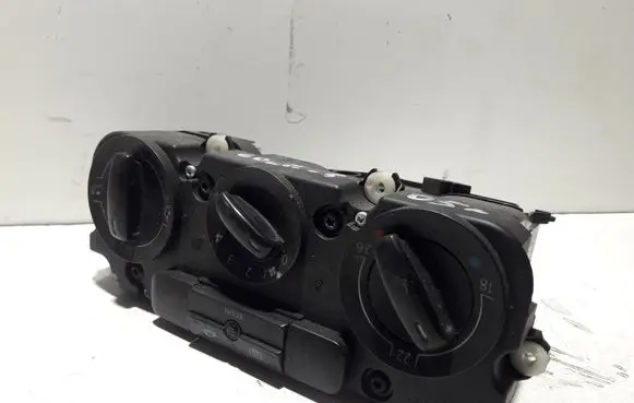Volkswagen Golf V Climate control unit
