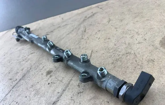 BMW 3 E90 E91 Fuel main line pipe 7805727 13537805727 13537787167