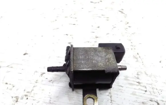 Volkswagen PASSAT B4 Turbo solenoid valve 028906283F