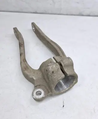 BMW 5 G30 G31 G38 Lower shock absorber bracket 686120003 100382272