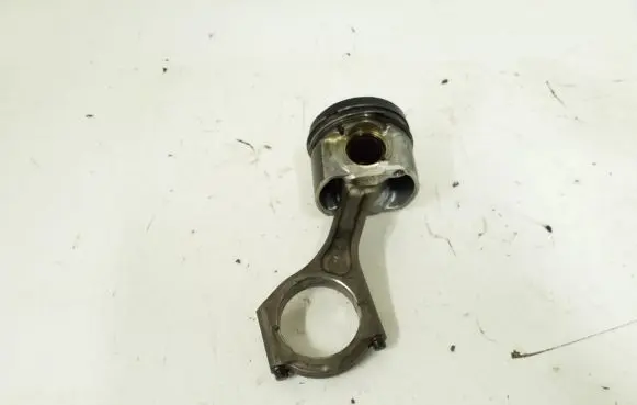 Subaru Outback Piston with connecting rod