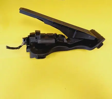 Volkswagen PASSAT B6 Accelerator throttle pedal 1K1721503L