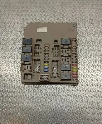 Renault Clio III Fuse module 674654A 7J020437