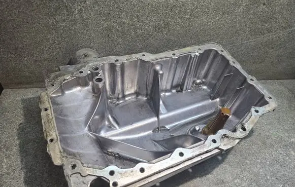 Volkswagen Golf VII Oil sump 05E103603C