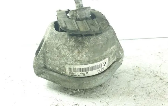 BMW 5 E60 E61 Engine mount bracket 6770726 RM677072601 15934612FR